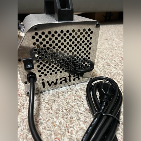 Iwata Silver Jet Airbrush Compressor - Picture 5 of 16